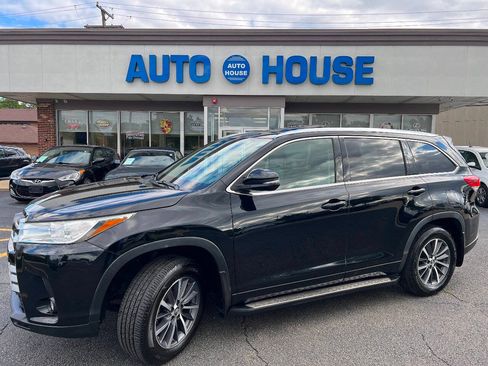 Used 2017 Toyota Highlander XLE w/ Carpet Mat Package AWD/4WD image 1