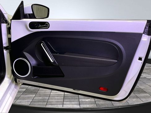 Used 2014 Volkswagen Beetle TDI image 25