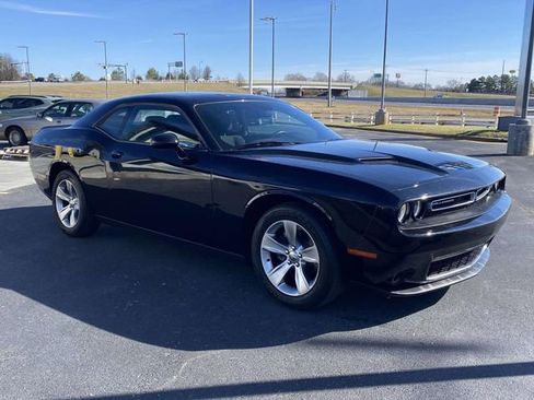 Used 2020 Dodge Challenger SXT image 5