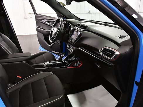 Used 2023 Chevrolet TrailBlazer RS w/ Sun and Liftgate Package image 29