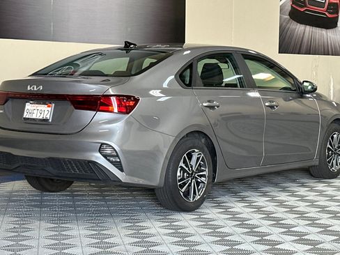 Used 2023 Kia Forte LXS w/ LXS Technology Package FWD image 4