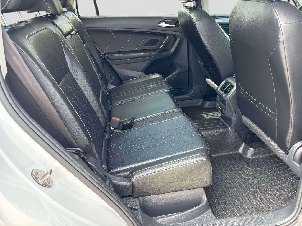 Used 2022 Volkswagen Tiguan SE AWD/4WD image 22