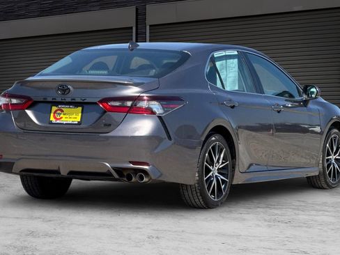 Used 2024 Toyota Camry SE FWD image 4