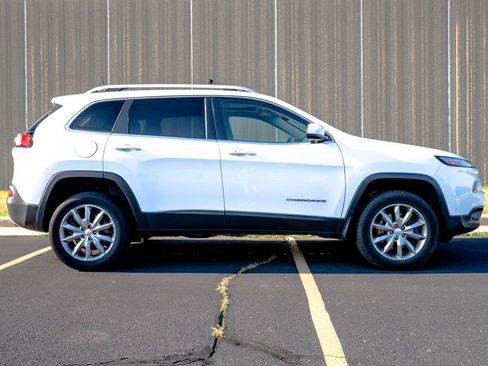 Used 2017 Jeep Cherokee Limited w/ Luxury Group AWD/4WD image 15