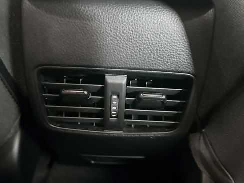 Used 2024 Toyota Corolla Cross LE image 28