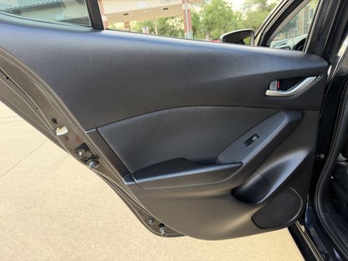 Used 2015 MAZDA MAZDA3 i Sport image 15