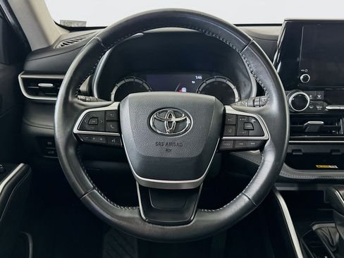 Used 2024 Toyota Highlander XLE image 18