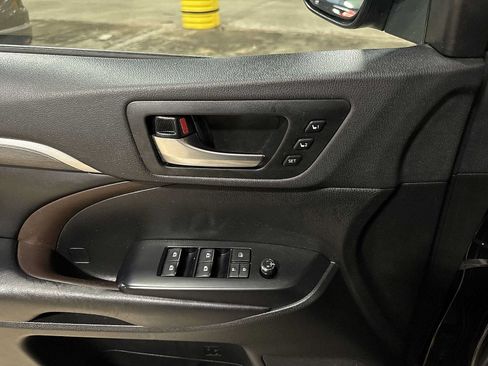 Used 2019 Toyota Highlander Limited AWD/4WD image 24