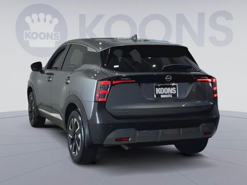 Used 2025 Nissan Kicks SV image 10