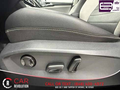 Used 2022 Volkswagen Taos SEL w/ Panoramic Sunroof Package image 17