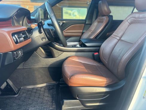 Used 2023 Lincoln Aviator Reserve w/ Equipment Group 201A image 10