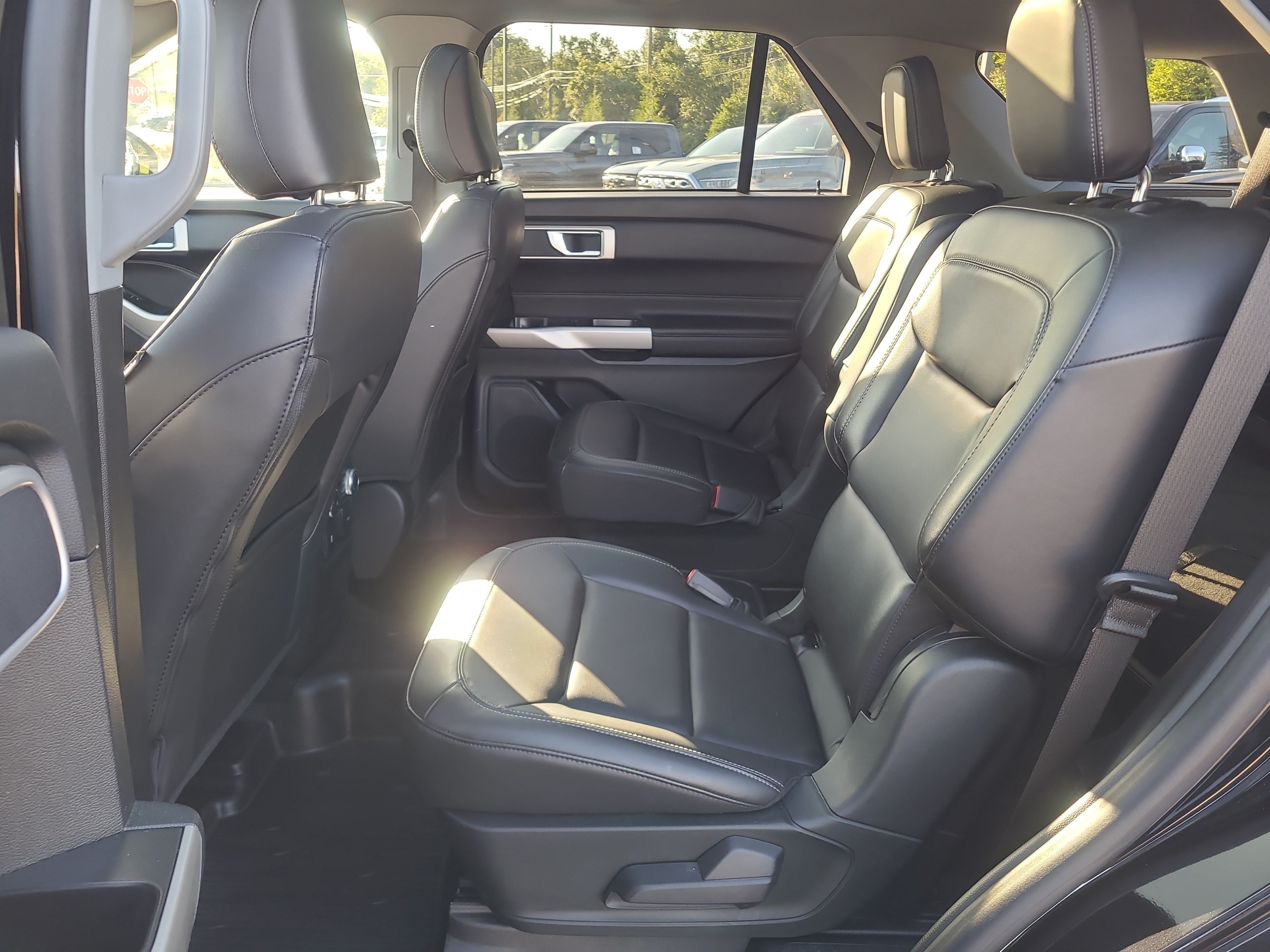 Used 2021 Ford Explorer XLT w/ Equipment Group 202A AWD/4WD image 29