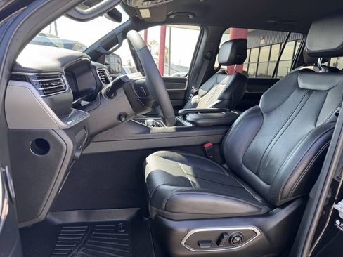 Used 2022 Jeep Wagoneer Series II AWD/4WD image 8