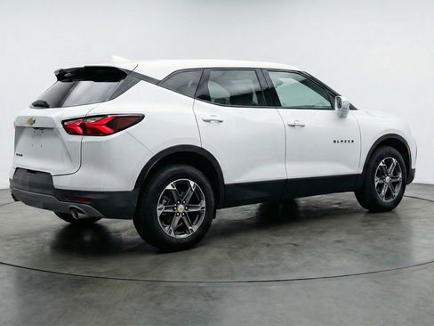 Used 2025 Chevrolet Blazer LT image 9