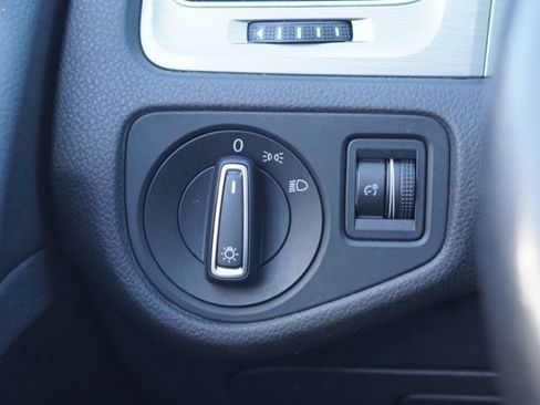 Used 2015 Volkswagen Golf SE FWD image 12