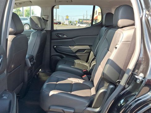 Certified 2023 GMC Acadia SLT w/ Technology Package image 26