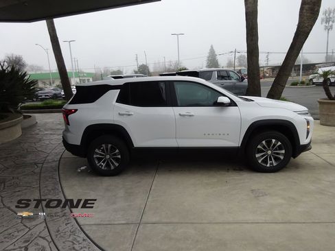 New 2026 Chevrolet Equinox LT image 9