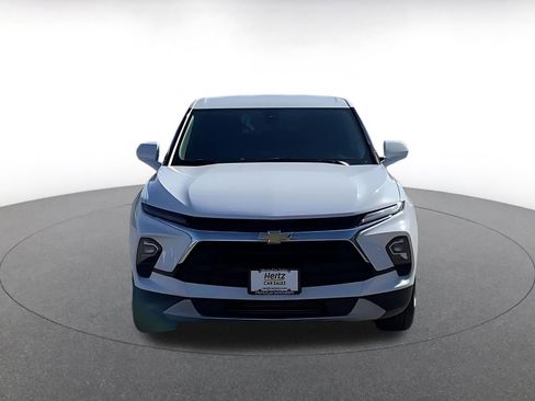 Used 2025 Chevrolet Blazer LT image 3
