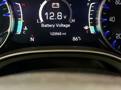 Used 2020 Chrysler Pacifica Touring w/ Advanced Safetytec Group image 8