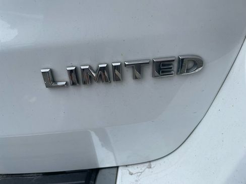 Used 2015 Jeep Grand Cherokee Limited w/ Luxury Group II image 27