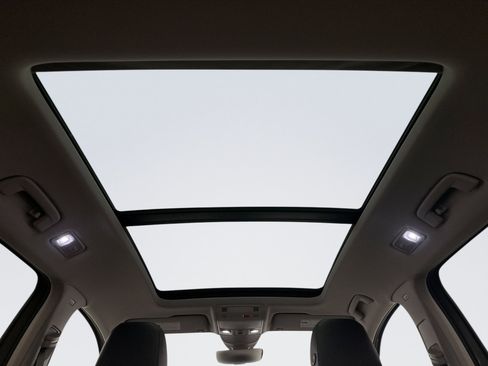 Used 2023 Volkswagen Taos SE w/ Panoramic Sunroof Package image 18