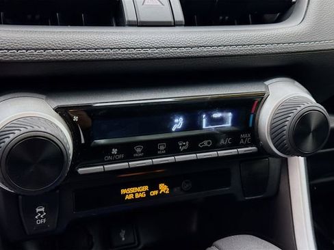 Used 2021 Toyota RAV4 LE image 15