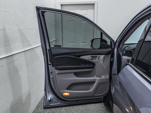 Used 2021 Honda Pilot Touring image 12