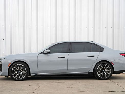 Used 2023 BMW i7 xDrive60 w/ Executive Package 2 image 9