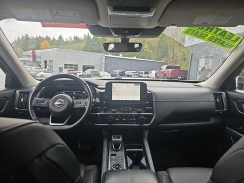 Certified 2023 Nissan Pathfinder SL w/ Lighting Package (N92) image 23