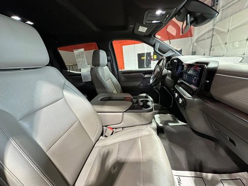 Used 2023 GMC Sierra 1500 SLT image 18