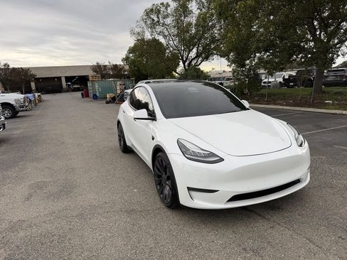 Used 2020 Tesla Model Y Performance image 2