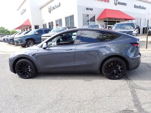 Used 2023 Tesla Model Y Long Range AWD/4WD image 2