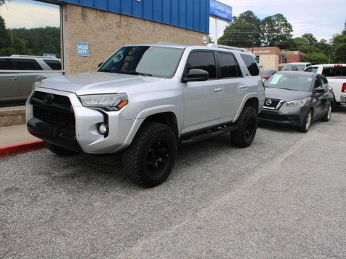 Used 2018 Toyota 4Runner SR5 RWD image 3