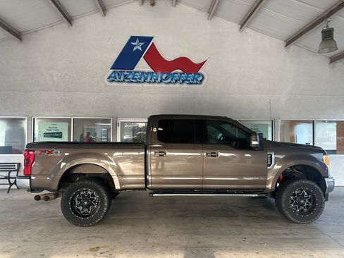Used 2017 Ford F250 Lariat w/ Lariat Ultimate Package AWD/4WD image 2