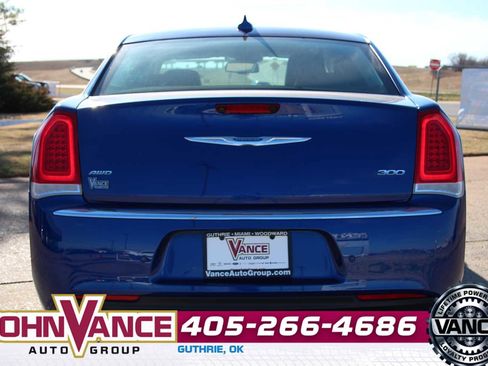 Used 2021 Chrysler 300 Touring L image 7
