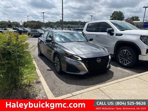 Used 2024 Nissan Altima 2.5 SV FWD image 1