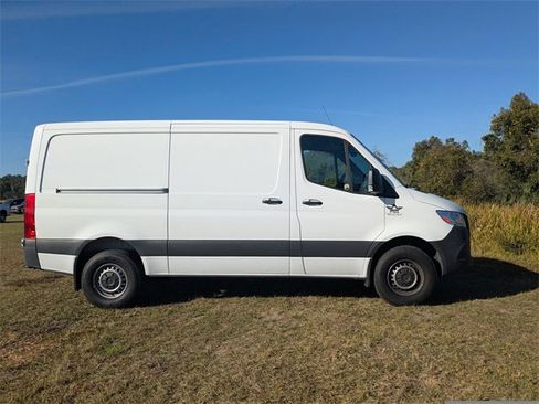 Used 2025 Mercedes-Benz Sprinter 2500 image 2