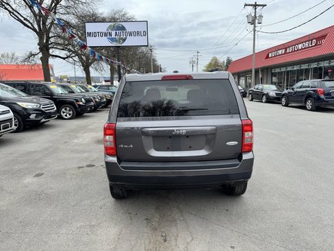 Used 2017 Jeep Patriot Latitude AWD/4WD image 6