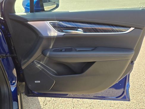 Used 2025 Cadillac XT6 Premium Luxury image 9
