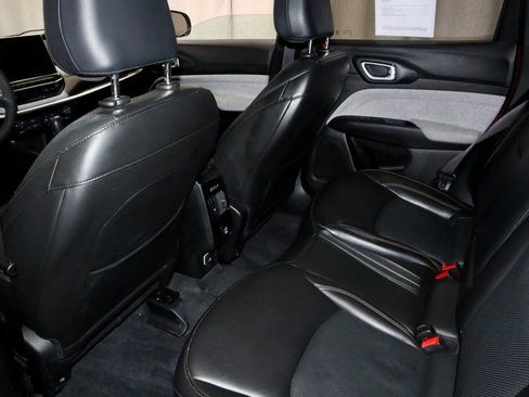 Used 2023 Jeep Compass Latitude image 20