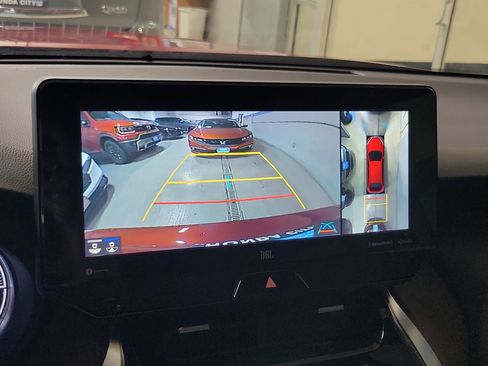 Used 2022 Toyota Venza Limited image 29