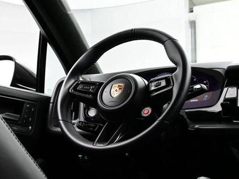 Certified 2024 Porsche Cayenne Turbo GT AWD/4WD image 21