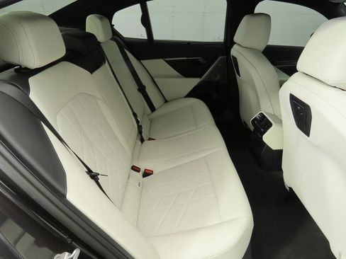 Certified 2024 BMW i5 eDrive40i w/ Executive Package image 22