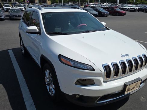 Used 2015 Jeep Cherokee Limited w/ Trailer Tow Group AWD/4WD image 3