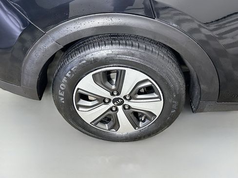 Used 2017 Kia Niro EX image 33