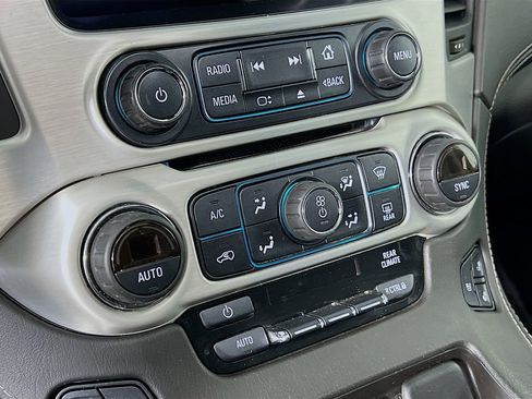 Certified 2017 GMC Yukon XL SLT w/ Open Road Package image 16