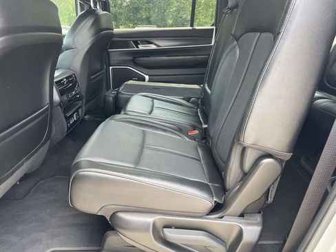 Used 2024 Jeep Wagoneer L Series II w/ Flexible Seating Group AWD/4WD image 10
