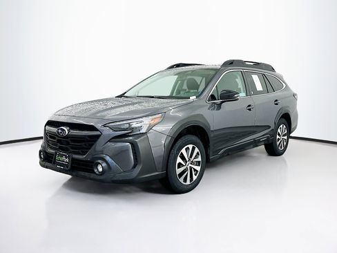 Used 2025 Subaru Outback Premium AWD/4WD image 3
