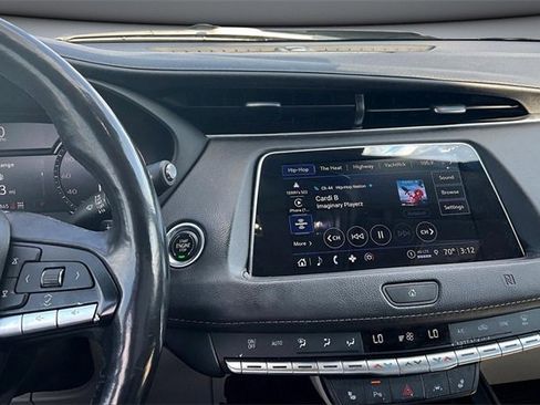 Used 2021 Cadillac XT4 Luxury w/ Cold Weather Package image 9