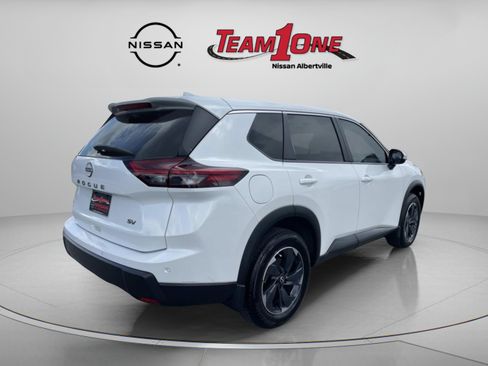 Used 2024 Nissan Rogue SV FWD image 8